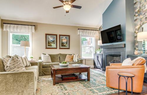 Waynesville House | Walk to Dtwn Waynesville Home with Deck!