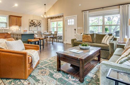 Waynesville House | Walk to Dtwn Waynesville Home with Deck!