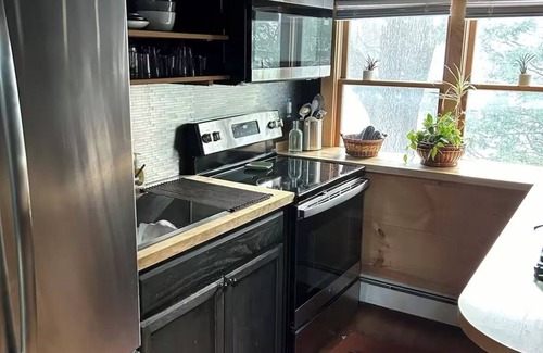 New Paltz Apartment | Walk to Everything Charming 2-bedroom apartment in fabulous New Paltz