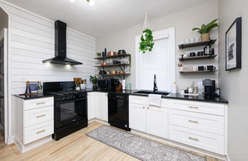 Highland Square House | Walk to Highland Square, Sleeps 8