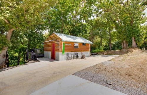 Lake Lafayette Apartment | Walk to Lake Lafayette Wooded Cabin with Deck!