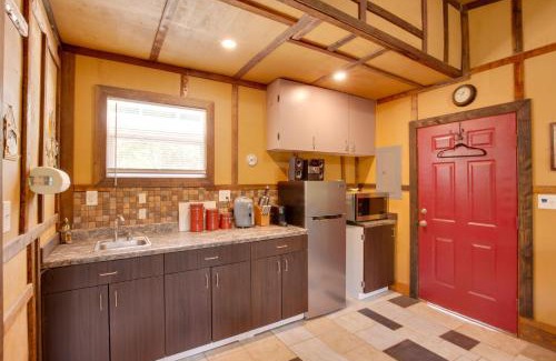 Lake Lafayette Apartment | Walk to Lake Lafayette Wooded Cabin with Deck!