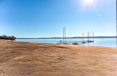 Kingston House | Walk to Lake Texoma Family-Friendly Retreat!