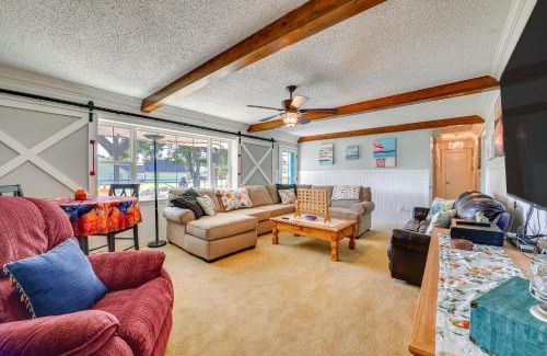 Kingston House | Walk to Lake Texoma Family-Friendly Retreat!