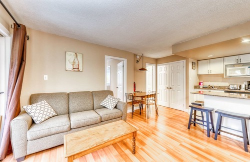 Craigleith Condo | Walk to lift/shuttle Cozy condo w/shared pool, tennis - dogs OK