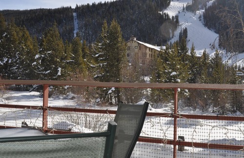 Mountain House Condo | WALK TO LIFTS LG 1 BR INDOOR POOL & Hot Tub, Awesome ski mountain views!