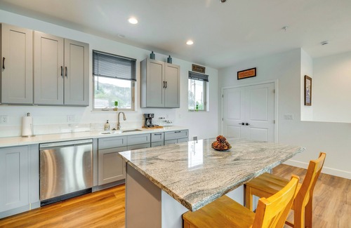 Garibaldi Apartment | Walk to Marina: Tillamook Bay Apt w/Water Views!