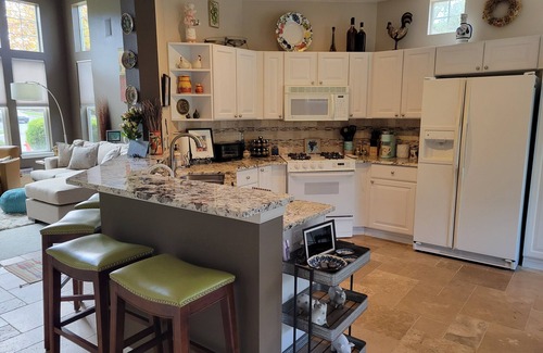 Southern Crossing House | Walk To Old Mill District - Spacious Well-Appointed Town Home/Private Courtyard