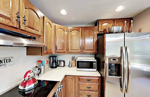 West Falmouth House | Walk to Old Silver Beach. Perfect For Your Family Vacation
