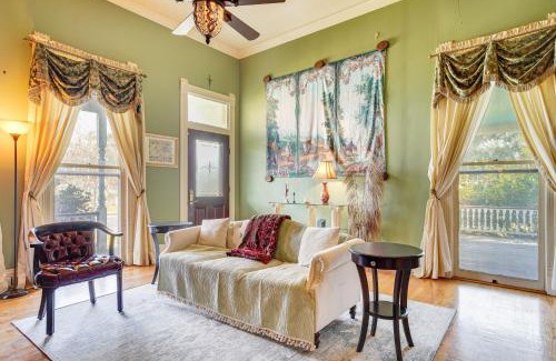 Jeanerette House | Walk to Parks and Cafes Historic Jeanerette Home