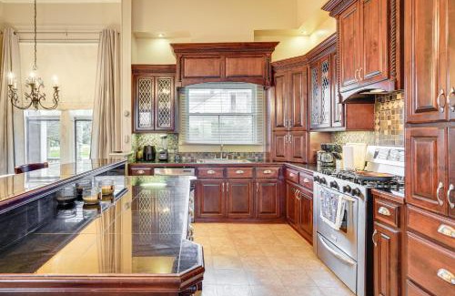 Jeanerette House | Walk to Parks and Cafes Historic Jeanerette Home