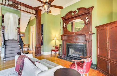 Jeanerette House | Walk to Parks and Cafes Historic Jeanerette Home