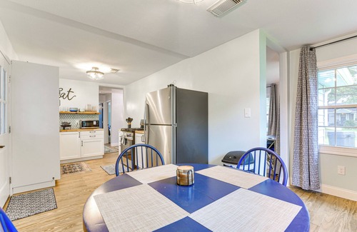 League City House | Walk to Parks & Main St: Renovated League City Gem