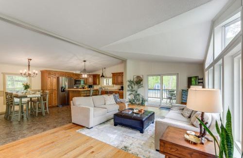 Loudonville House | Walk to River Loudonville Retreat with Hot Tub!