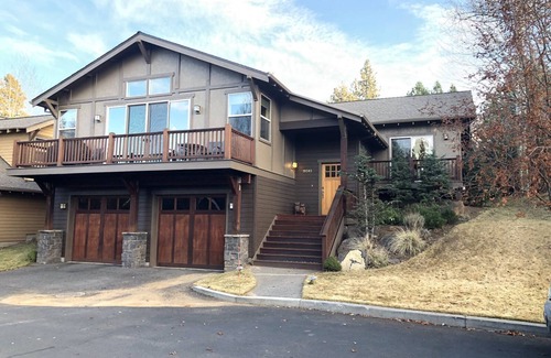 Westbrook Meadows House | Walk to river, trails, pubs! Great house best location by hiking, biking, SUPing