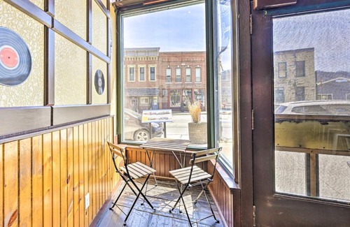 Lansing House | Walk to River Unique Studio in Renovated Bar!