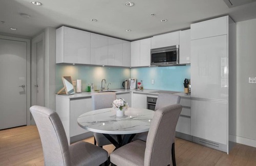 Victoria Park Condo | Walk to Saddledome | AC | DT Views | UG Parking