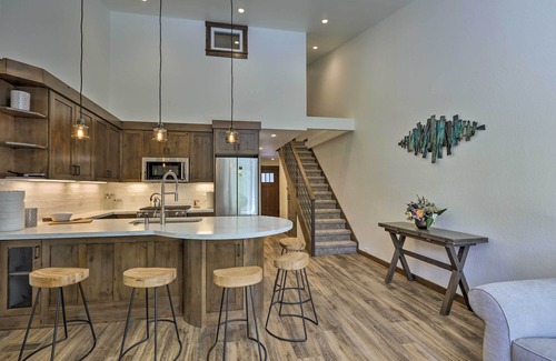 Truckee Condo | Walk to Ski Shuttle: Truckee Condo w/Hot Tub