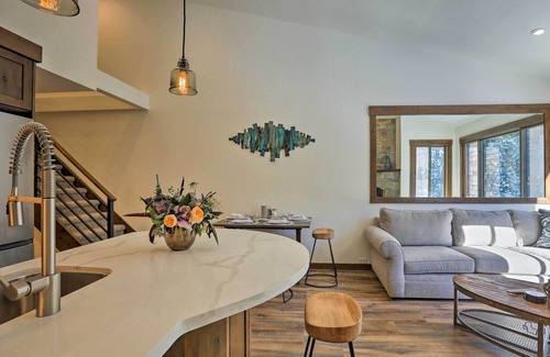 Truckee Condo | Walk to Ski Shuttle: Truckee Condo w/Hot Tub