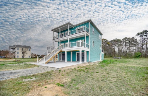 Birdsnest House | Walk to Smith Beach Spacious Home with Hot Tub