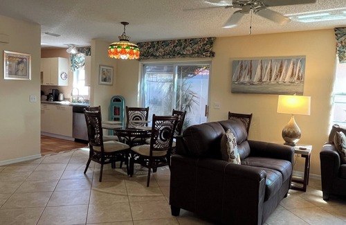 The Villages House | Walk to Spanish Springs, free 4 seater golf cart, covered patio! Pools nearby!