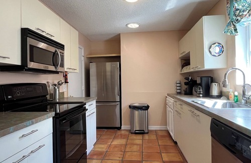 The Villages House | Walk to Spanish Springs, free 4 seater golf cart, covered patio! Pools nearby!