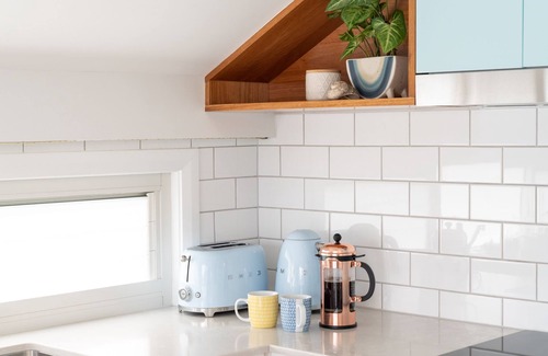 Cooks Hill House | Walk to the Beach | Live Like A Local | All The Comforts Of Home