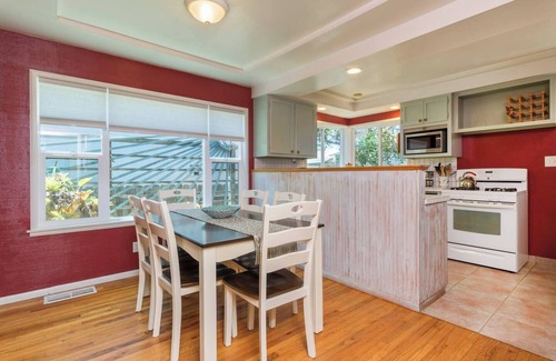 Encinitas House | Walk to the beach! The Moonlight Beach Bungalow