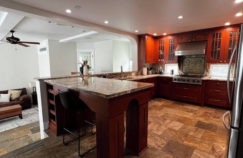 South Oceanside House | Walk to the Beach, Walk to Restaurants, Pubs and Music