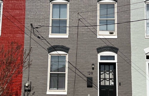 Downtown House | Walk to the canal and downtown! Cozy 1880 Fully Renovated townhome