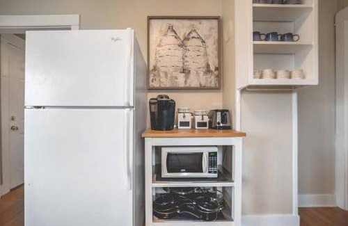 North End Apartment | Walk to the waterfront! The Cozy Cottage