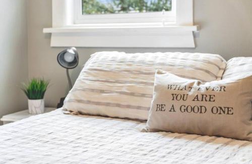 North End Apartment | Walk to the waterfront! The Cozy Cottage