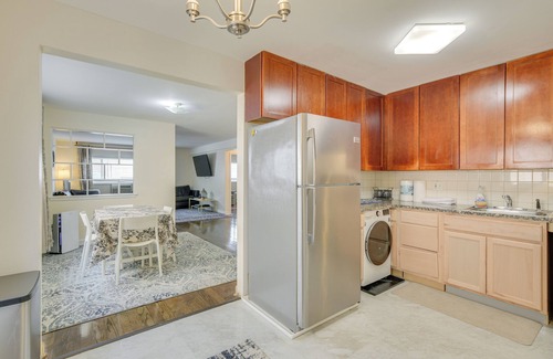 Skokie Condo | Walk to Train: Convenient Skokie Condo!