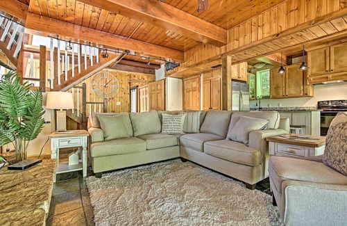 Manhattan Cabin | Walk to Tuttle Creek Lake: Secluded Scenic Retreat