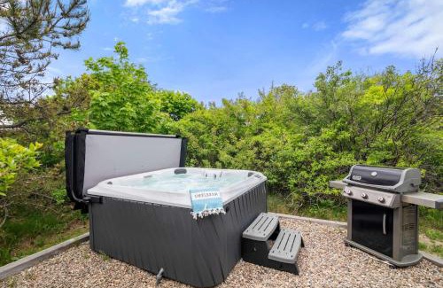 North Truro House | Walk to Water-Dazzling Sunsets on the Bay