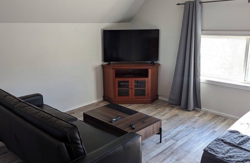 Lindsay Apartment | Walk up Studio apartment