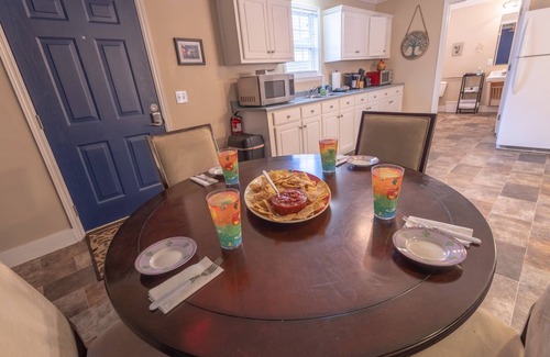 Mars Hill Cottage | Walk your dog to Mars Hill University and Town Center from the Cascade Cottage