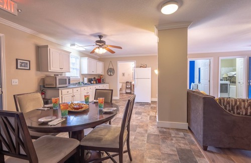 Mars Hill Cottage | Walk your dog to Mars Hill University and Town Center from the Cascade Cottage