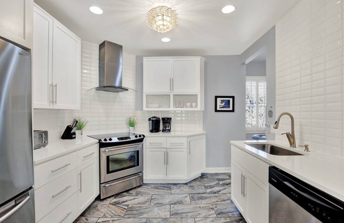 Metropolitan House | Walkable Home in Thomas Square, Heated Pool Access