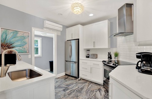 Metropolitan House | Walkable Home in Thomas Square, Heated Pool Access