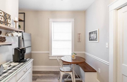 Hannon Park Condo | Walkable Midtown Condo Under the Oaks