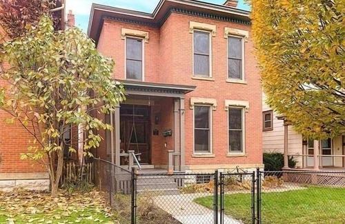 Weinland Park House | Walkable Short North Retreat | King Bed + CrossFit