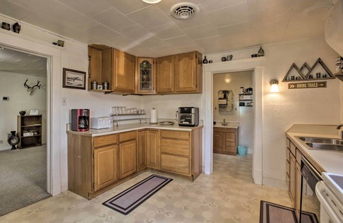 Ten Sleep House | Walkable Ten Sleep House w/Patio & Sunroom!