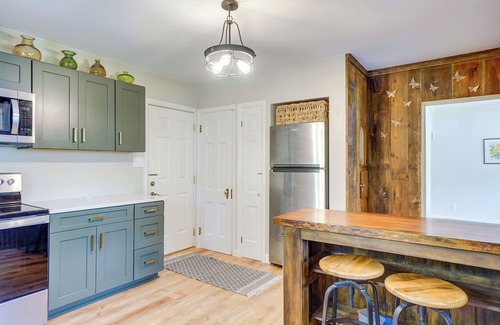 Mequon House | Walkable Thiensville Retreat Near Hiking!