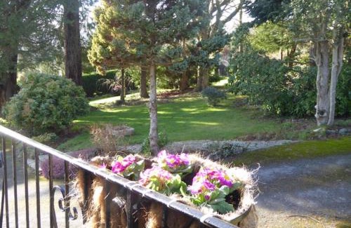 Michelcombe Apartment | Walkers Retreat with garden and views