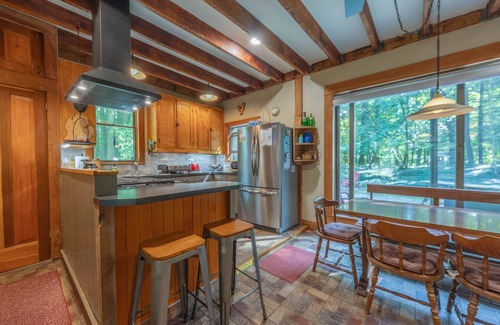 Fennville House | Walking distance to Lake Michigan! Cozy Cottage