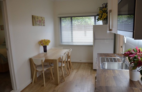 Nedlands Apartment | Walking distance to SCGH, Hollywood and Perth Childrens Hospital