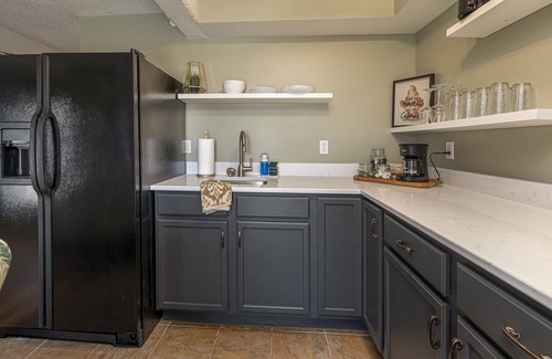 Carbondale Apartment | Walking Distance to Campus, Food & Entertainment!