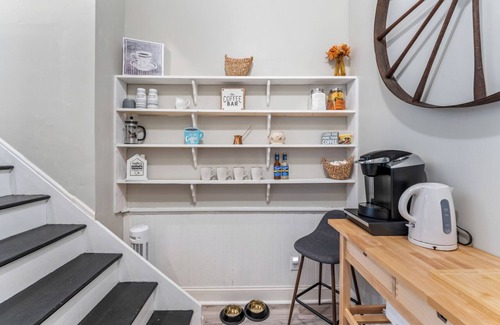 Old Town Fredericksburg Apartment | Walking distance to everything downtown, minutes to Mary Washington