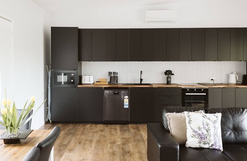 North Maleny Cottage | Wallaby 2 Bed, 1 Bath Cottage - Private Parkland Setting with Lake View